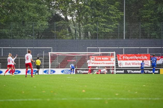 Cologne, Germany, October 1st 2022: Mandy Islacker (8 Koeln) with the third goal during the FLYERALARM Frauen-Bundesliga match between 1. FC Koeln and Turbine Potsdam at Franz-Kremer-Stadium, Cologne. (Norina Toenges Sports Press Photo SPP) Copyright: xNorinaxToenges SportsxPressxPhotx spp-en-NoToPrPh-20221001-DSC02757