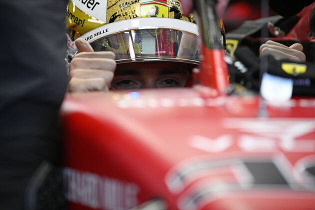 (221001) -- SINGAPORE, Oct. 1, 2022 -- Ferrari s Monegasque driver Charles Leclerc gives the thumbs up during the third practise session of the Formula One Singapore Grand Prix Night Race at the Marina Bay Street Circuit in Singapore on Oct. 1, 2022. (Photo by Xinhua) (SP)SINGAPORE-F1-SINGAPORE GRAND PRIX-PRACTISE ThenxChihxWey 
