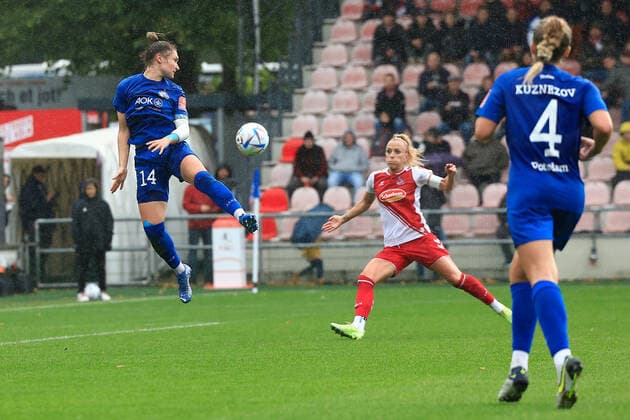 Flyeralarm Frauen Bundesliga 2022 2023, 1 FC Köln 1 FFC Turbine Potsdam Mandy Islacker FC, 8 just before her goal to make it 3 2 for 1 FC Köln Köln Franz Kremer Stadion, grass pitch NRW Germany
