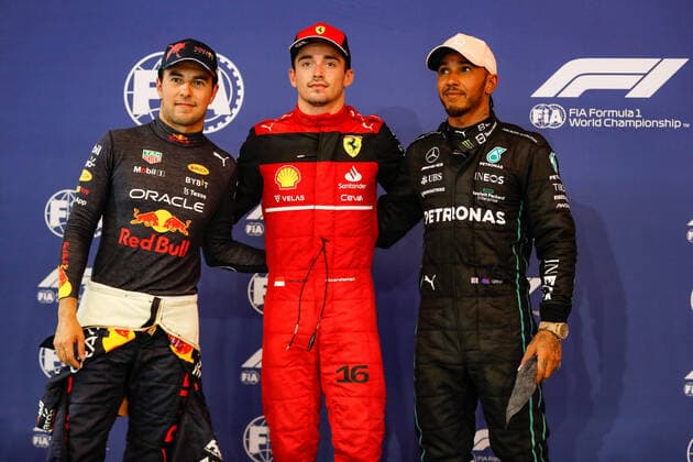 PEREZ Sergio (mex), Red Bull Racing RB18, LECLERC Charles (mco), Scuderia Ferrari F1-75, HAMILTON Lewis (gbr), Mercedes AMG F1 Team W13, portrait during the Formula 1 Singapore Airlines Singapore Grand Prix 2022, 17th round of the 2022 FIA Formula One World Championship, WM, Weltmeisterschaft from September 30 to October 02, 2022 on the Marina Bay Street Circuit, in Singapore - F1 - SINGAPORE GRAND PRIX 2022 DPPI Panoramic  _V2_2825