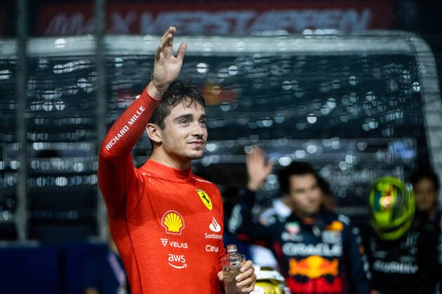 Charles Leclerc MCO, Scuderia Ferrari 16 happy about his pole position, SIN, Formula 1 Singapore Grand Prix, Marina Bay Circuit, Qualifying, 01 10 2022 SIN, Formula 1 Singapore Grand Prix, Marina Bay Circuit, 3 Free Practice, 01 10 2022 Singapore Copyright: xEibner Memmlerx EP_MMR