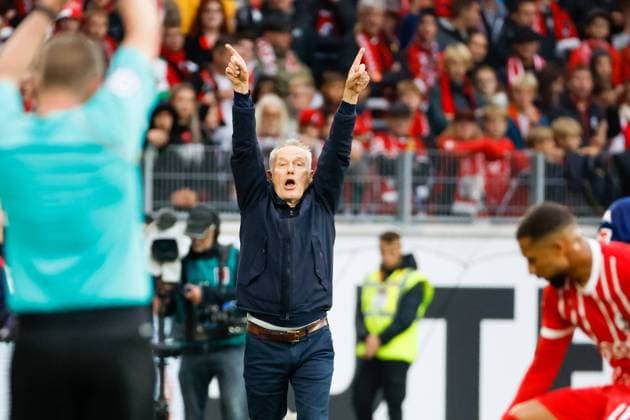 Bilder des Jahres, Sport 10 Oktober Sport Themen der Woche KW39 Christian Streich (SC Freiburg, Trainer) Geste, Gestik, gestikuliert , GER, SC Freiburg vs. 1. FSV Mainz 05, Fussball, Bundesliga, 8. Spieltag, Spielzeit 2022 2023, 01.10.2022 DFL REGULATIONS PROHIBIT ANY USE OF PHOTOGRAPHS AS IMAGE SEQUENCES AND OR QUASI-VIDEO. GER, SC Freiburg vs. 1. FSV Mainz 05, Fussball, Bundesliga, 8. Spieltag, Spielzeit 2022 2023, 01.10.2022 Freiburg im Breisgau *** Christian Streich SC Freiburg, coach gesture, gestures, gesticulates , GER, SC Freiburg vs 1 FSV Mainz 05, Football, Bundesliga, 8 Spieltag, Spielzeit 2022 2023, 01 10 2022 DFL REGULATES PROHIBIT ANY USE OF PHOTOGRAPHS AS IMAGE SEQUENCES AND OR QUASI VIDEO GER, SC Freiburg vs 1 FSV Mainz 05, Football, Bundesliga, 8 Spieltag, Spielzeit 2022 2023, 01 10 2022 Freiburg im Breisgau Copyright: xEibner-Pressefoto GrantxHubbsx EP_GHS