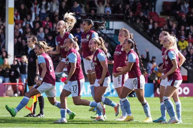 Walsall, England, October 2nd 2022: Aston Villa players celebrate during the FA Womens Continental League Cup game between Aston Villa and Manchester United, ManU at Bescot Stadium in Walsall, England (Natalie Mincher SPP) Copyright: xNataliexMincher SPPx spp-en-NaMi-IMG_9424