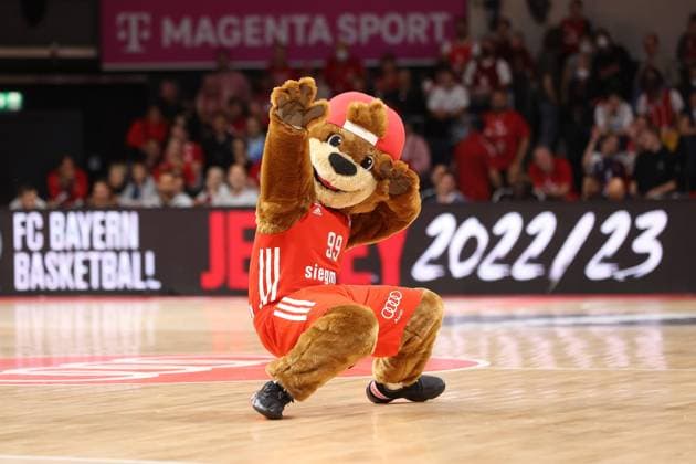 The new mascot of Bayern Basketball Ben GER, FC Bayern Basketball vs Ratiopharm Ulm, basketball, 1 Bundesliga, season 2022 2023, 01 10 2022, GER, FC Bayern Basketball vs Ratiopharm Ulm, basketball, 1 Bundesliga, season 2022 2023, 01 10 2022, Muenchen Copyright: xEIBNER MarcelxEngelbrechtx EP_EER