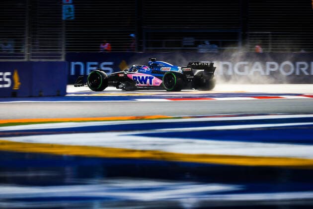 14 ALONSO Fernando (spa), Alpine F1 Team A522, action during the Formula 1 Singapore Airlines Singapore Grand Prix 2022, 17th round of the 2022 FIA Formula One World Championship, WM, Weltmeisterschaft from September 30 to October 02, 2022 on the Marina Bay Street Circuit, in Singapore - F1 - SINGAPORE GRAND PRIX 2022 DPPI Panoramic  00122039__V2_2016