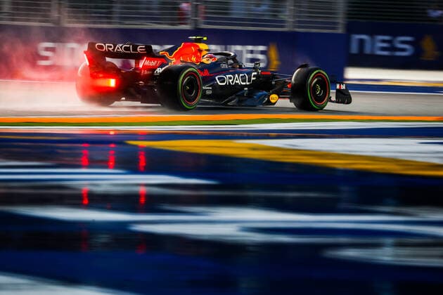 11 PEREZ Sergio (mex), Red Bull Racing RB18, action during the Formula 1 Singapore Airlines Singapore Grand Prix 2022, 17th round of the 2022 FIA Formula One World Championship, WM, Weltmeisterschaft from September 30 to October 02, 2022 on the Marina Bay Street Circuit, in Singapore - F1 - SINGAPORE GRAND PRIX 2022 DPPI Panoramic  00122039__V2_2031