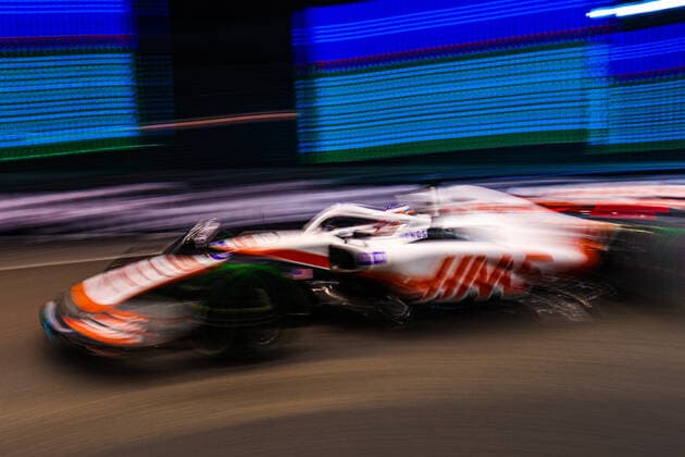 20 MAGNUSSEN Kevin (den), Haas F1 Team VF-22 Ferrari, action during the Formula 1 Singapore Airlines Singapore Grand Prix 2022, 17th round of the 2022 FIA Formula One World Championship, WM, Weltmeisterschaft from September 30 to October 02, 2022 on the Marina Bay Street Circuit, in Singapore - F1 - SINGAPORE GRAND PRIX 2022 DPPI Panoramic  00122039_AV6_4603