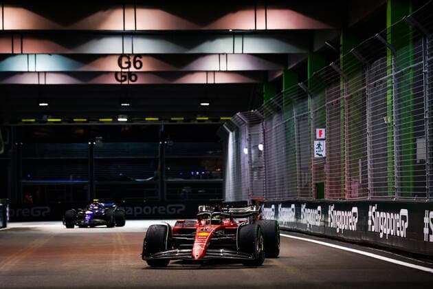 16 LECLERC Charles (mco), Scuderia Ferrari F1-75, action during the Formula 1 Singapore Airlines Singapore Grand Prix 2022, 17th round of the 2022 FIA Formula One World Championship, WM, Weltmeisterschaft from September 30 to October 02, 2022 on the Marina Bay Street Circuit, in Singapore - F1 - SINGAPORE GRAND PRIX 2022 DPPI Panoramic  00122039_AV6_4655