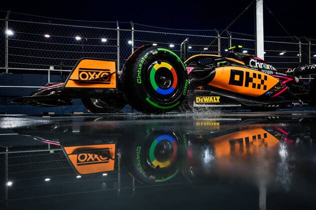 04 NORRIS Lando (gbr), McLaren F1 Team MCL36, action during the Formula 1 Singapore Airlines Singapore Grand Prix 2022, 17th round of the 2022 FIA Formula One World Championship, WM, Weltmeisterschaft from September 30 to October 02, 2022 on the Marina Bay Street Circuit, in Singapore - F1 - SINGAPORE GRAND PRIX 2022 DPPI Panoramic  20221001_G00D3990