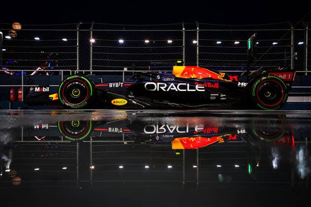 11 PEREZ Sergio (mex), Red Bull Racing RB18, action during the Formula 1 Singapore Airlines Singapore Grand Prix 2022, 17th round of the 2022 FIA Formula One World Championship, WM, Weltmeisterschaft from September 30 to October 02, 2022 on the Marina Bay Street Circuit, in Singapore - F1 - SINGAPORE GRAND PRIX 2022 DPPI Panoramic  20221001_G00D4061