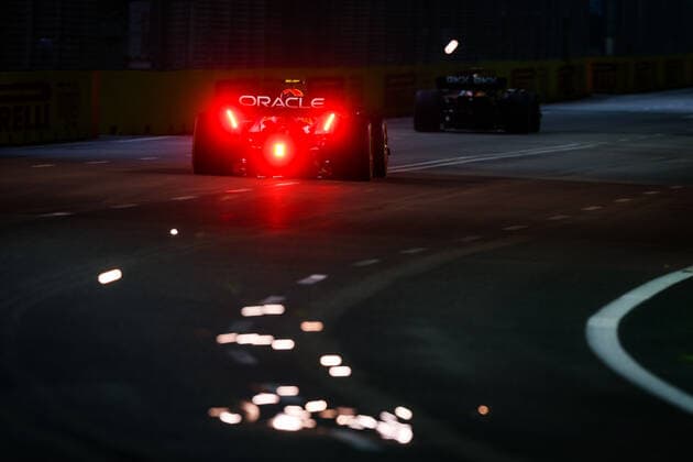 11 PEREZ Sergio (mex), Red Bull Racing RB18, action during the Formula 1 Singapore Airlines Singapore Grand Prix 2022, 17th round of the 2022 FIA Formula One World Championship, WM, Weltmeisterschaft from September 30 to October 02, 2022 on the Marina Bay Street Circuit, in Singapore - F1 - SINGAPORE GRAND PRIX 2022 DPPI Panoramic  20221001_G00D5037