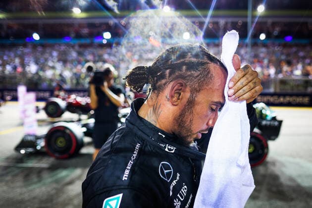HAMILTON Lewis (gbr), Mercedes AMG F1 Team W13, portrait during the Formula 1 Singapore Airlines Singapore Grand Prix 2022, 17th round of the 2022 FIA Formula One World Championship, WM, Weltmeisterschaft from September 30 to October 02, 2022 on the Marina Bay Street Circuit, in Singapore - F1 - SINGAPORE GRAND PRIX 2022 DPPI Panoramic  00122039_AV6_4748