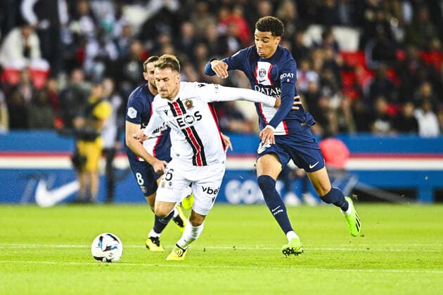 Hugo Ekitike (PSG) vs Aaron Ramsey (Nice) FOOTBALL : PSG vs Nice - Ligue1 Uber Eats - 01 10 2002 JBAutissier Panoramic 