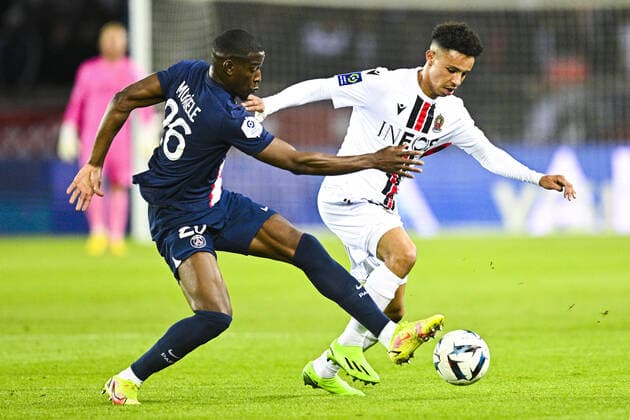 Sofiane Diop (Nice) vs Nordi Mukiele (PSG) FOOTBALL : PSG vs Nice - Ligue1 Uber Eats - 01 10 2002 JBAutissier Panoramic 
