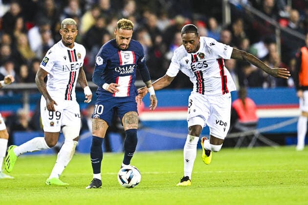 Neymar Jr (PSG) vs Pablo Rosario (Nice) FOOTBALL : PSG vs Nice - Ligue1 Uber Eats - 01 10 2002 JBAutissier Panoramic 