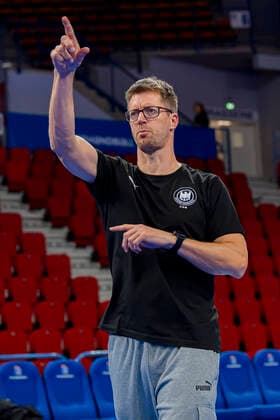 handball, women training germany coach Markus Gaugisch germany gesture gestures Nancy Palais des Sports Jean Weille France