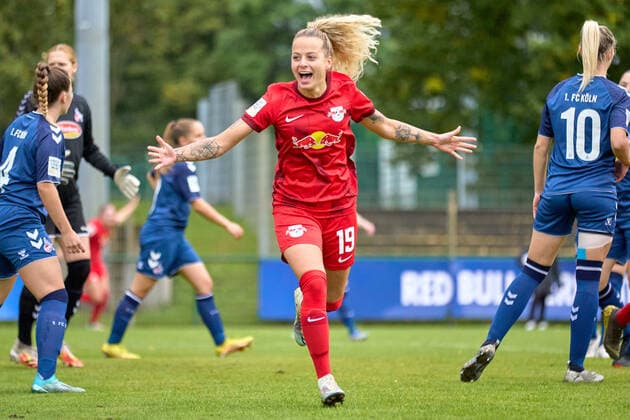 02 10 2022, GER, womens soccer, 2 BL, 2022 2023, RB Leipzig 1 FC Köln U20 Jenny Hipp 19, RB Leipzig , release, goal celebration Markranstädt Stadion am Bad Saxony Germany