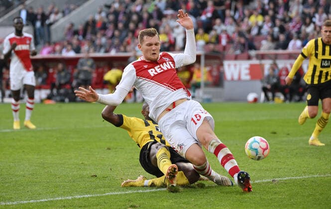 Luca Kilian 1 FC Koeln , r , saves against Anthony Modeste Borussia Dortmund 01 10 2022, Football GER, season 2022 2023, 1 Bundesliga, matchday 8, 1 FC Köln Borussia Dortmund 3 2 Koeln RheinEnergieStadion Nordrhein Westfalen Germany Team2