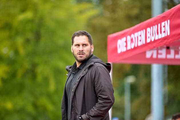 02 10 2022, GER, womens soccer, 2 BL, 2022 2023, RB Leipzig 1 FC Köln U20 Saban Uzun head coach RB Leipzig , portrait, view to the side Markranstädt Stadion am Bad Saxony Germany