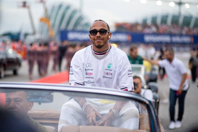 Lewis Hamilton UK, Mercedes AMG Petronas F1 Team 44 at the pre-race drivers parade, SIN, Formula 1 Singapore Grand Prix, Marina Bay Circuit, race, 02 10 2022 SIN, Formula 1 Singapore Grand Prix, Marina Bay Circuit, race, 02 10 2022 Singapore Copyright: xEibner Memmlerx EP_MMR