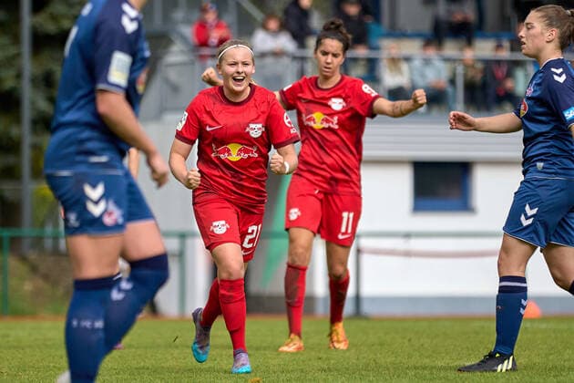 02 10 2022, GER, womens soccer, 2 BL, 2022 2023, RB Leipzig 1 FC Köln U20 Vanessa Fudalla 21, RB Leipzig , release, goal celebration Markranstädt Stadion am Bad Saxony Germany