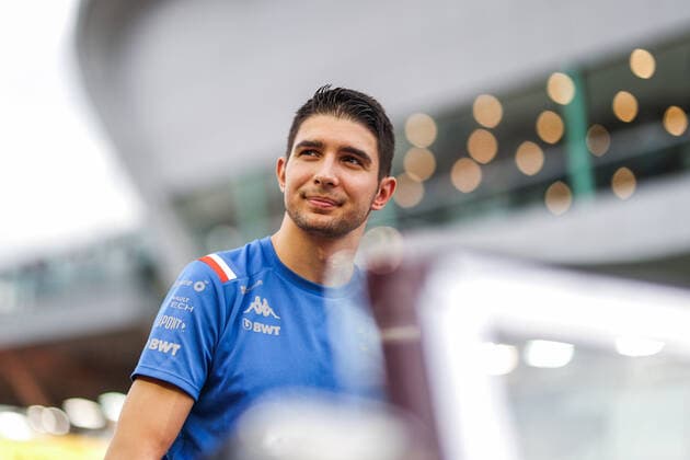 OCON Esteban (fra), Alpine F1 Team A522, portrait during the Formula 1 Singapore Airlines Singapore Grand Prix 2022, 17th round of the 2022 FIA Formula One World Championship, WM, Weltmeisterschaft from September 30 to October 02, 2022 on the Marina Bay Street Circuit, in Singapore - F1 - SINGAPORE GRAND PRIX 2022 - RACE DPPI Panoramic  00122040_AV6_5069