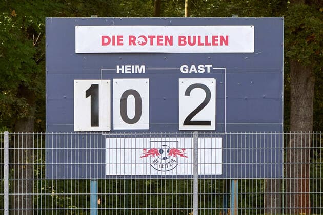 02 10 2022, GER, womens soccer, 2 BL, 2022 2023, RB Leipzig 1 FC Köln U20 score, board, end result, 10 2 Markranstädt Stadion am Bad Saxony Germany