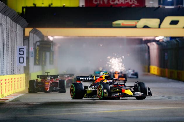 11 PEREZ Sergio (mex), Red Bull Racing RB18, action during the Formula 1 Singapore Airlines Singapore Grand Prix 2022, 17th round of the 2022 FIA Formula One World Championship, WM, Weltmeisterschaft from September 30 to October 02, 2022 on the Marina Bay Street Circuit, in Singapore - F1 - SINGAPORE GRAND PRIX 2022 - RACE DPPI Panoramic  _V2_3362