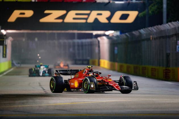 55 SAINZ Carlos (spa), Scuderia Ferrari F1-75, action during the Formula 1 Singapore Airlines Singapore Grand Prix 2022, 17th round of the 2022 FIA Formula One World Championship, WM, Weltmeisterschaft from September 30 to October 02, 2022 on the Marina Bay Street Circuit, in Singapore - F1 - SINGAPORE GRAND PRIX 2022 - RACE DPPI Panoramic  _V2_3457