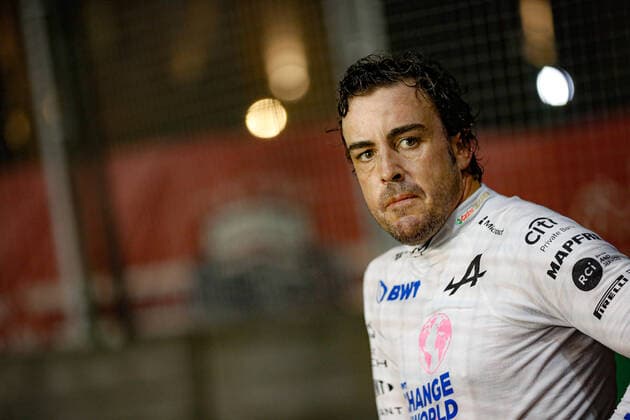 ALONSO Fernando (spa), Alpine F1 Team A522, portrait during the Formula 1 Singapore Airlines Singapore Grand Prix 2022, 17th round of the 2022 FIA Formula One World Championship, WM, Weltmeisterschaft from September 30 to October 02, 2022 on the Marina Bay Street Circuit, in Singapore - F1 - SINGAPORE GRAND PRIX 2022 - RACE DPPI Panoramic  _V2_3736