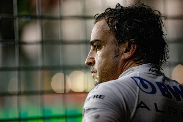 ALONSO Fernando (spa), Alpine F1 Team A522, portrait during the Formula 1 Singapore Airlines Singapore Grand Prix 2022, 17th round of the 2022 FIA Formula One World Championship, WM, Weltmeisterschaft from September 30 to October 02, 2022 on the Marina Bay Street Circuit, in Singapore - F1 - SINGAPORE GRAND PRIX 2022 - RACE DPPI Panoramic  _V2_3745