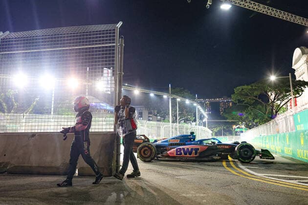 ALONSO Fernando (spa), Alpine F1 Team A522, portrait during the Formula 1 Singapore Airlines Singapore Grand Prix 2022, 17th round of the 2022 FIA Formula One World Championship, WM, Weltmeisterschaft from September 30 to October 02, 2022 on the Marina Bay Street Circuit, in Singapore - F1 - SINGAPORE GRAND PRIX 2022 - RACE DPPI Panoramic  AV6_5867