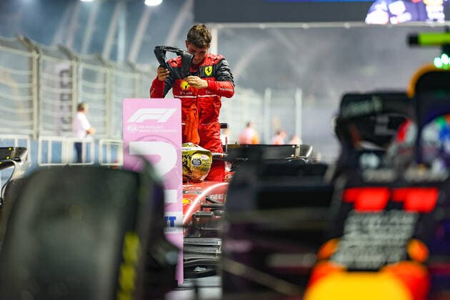 LECLERC Charles (mco), Scuderia Ferrari F1-75, portrait during the Formula 1 Singapore Airlines Singapore Grand Prix 2022, 17th round of the 2022 FIA Formula One World Championship, WM, Weltmeisterschaft from September 30 to October 02, 2022 on the Marina Bay Street Circuit, in Singapore - F1 - SINGAPORE GRAND PRIX 2022 - RACE DPPI Panoramic  GOOD4669