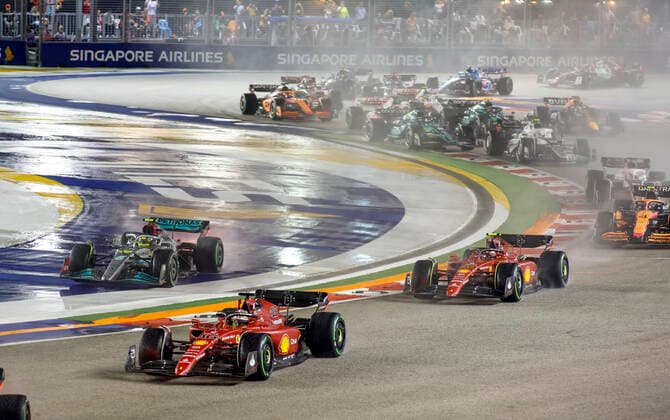 Start, 16 Charles Leclerc MCO, Scuderia Ferrari , 44 Lewis Hamilton GBR, Mercedes AMG Petronas F1 Team , 55 Carlos Sainz ESP, Scuderia Ferrari , F1 Grand Prix of Singapore at Marina Bay Street Circuit on October 2, 2022 in Singapore, Singapore Photo by HOCH ZWEI Singapore Singapore