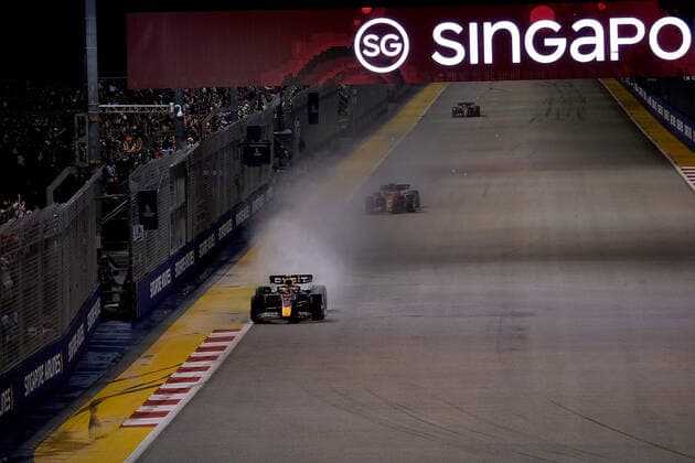 FORMULA 1 SINGAPORE AIRLINES SINGAPORE GRAND PRIX 2022 02 10 2022, Marina Bay Street Circuit, Singapore, FORMULA 1 SINGAPORE AIRLINES SINGAPORE GRAND PRIX 2022 ,in picture Sergio Perez MEX , Oracle Red Bull Racing, Charles Leclerc MCO , Scuderia Ferrari, Carlos Sainz Jr ESP , Scuderia Ferrari nordphotoxGmbHx xBratic nph00250