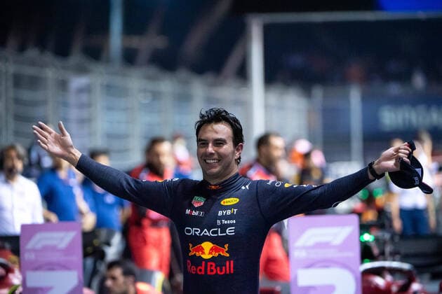 Sergio Checo Perez MEX, Oracle Red Bull Racing 11 cheers his victory, SIN, Formula 1 Singapore Grand Prix, Marina Bay Circuit, Race, 02 10 2022 SIN, Formula 1 Singapore Grand Prix, Marina Bay Circuit, Race, 02 10 2022 Singapore Copyright: xEibner Memmlerx EP_MMR