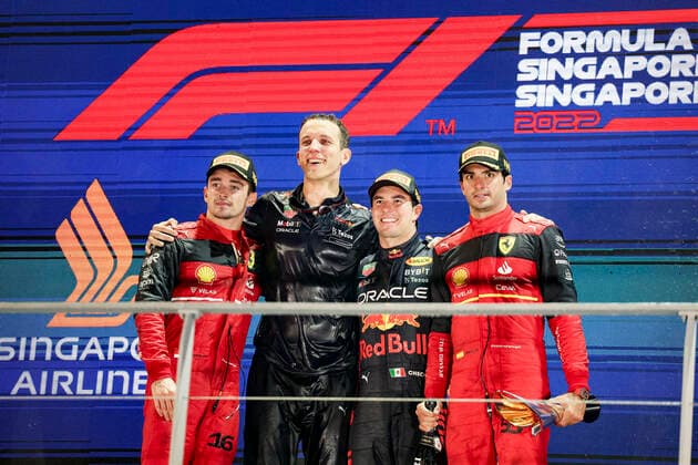 16 Charles Leclerc MCO, Scuderia Ferrari , Hugh Bird Oracle Red Bull Racing , 11 Sergio Perez MEX, Oracle Red Bull Racing , 55 Carlos Sainz ESP, Scuderia Ferrari , F1 Grand Prix of Singapore at Marina Bay Street Circuit on October 2, 2022 in Singapore, Singapore Photo by HOCH ZWEI Singapore Singapore