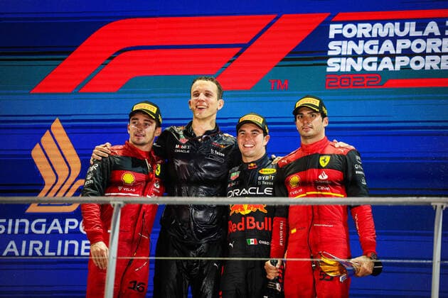 Podium: PEREZ Sergio (mex), Red Bull Racing RB18, LECLERC Charles (mco), Scuderia Ferrari F1-75, SAINZ Carlos (spa), Scuderia Ferrari F1-75, portrait during the Formula 1 Singapore Airlines Singapore Grand Prix 2022, 17th round of the 2022 FIA Formula One World Championship, WM, Weltmeisterschaft from September 30 to October 02, 2022 on the Marina Bay Street Circuit, in Singapore - FORMULE 1 : Grand Prix de nuit de Singapour - 02 10 2022 DPPI Panoramic  GOOD4862