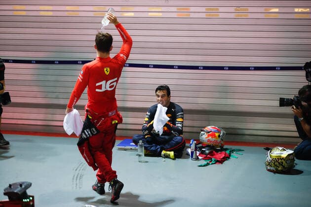 PEREZ Sergio (mex), Red Bull Racing RB18, LECLERC Charles (mco), Scuderia Ferrari F1-75, portrait during the Formula 1 Singapore Airlines Singapore Grand Prix 2022, 17th round of the 2022 FIA Formula One World Championship, WM, Weltmeisterschaft from September 30 to October 02, 2022 on the Marina Bay Street Circuit, in Singapore - FORMULE 1 : Grand Prix de nuit de Singapour - 02 10 2022 DPPI Panoramic  00122040__V2_4118