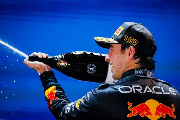 PEREZ Sergio (mex), Red Bull Racing RB18, portrait podium during the Formula 1 Singapore Airlines Singapore Grand Prix 2022, 17th round of the 2022 FIA Formula One World Championship, WM, Weltmeisterschaft from September 30 to October 02, 2022 on the Marina Bay Street Circuit, in Singapore - FORMULE 1 : Grand Prix de nuit de Singapour - 02 10 2022 DPPI Panoramic  00122040__V2_4769
