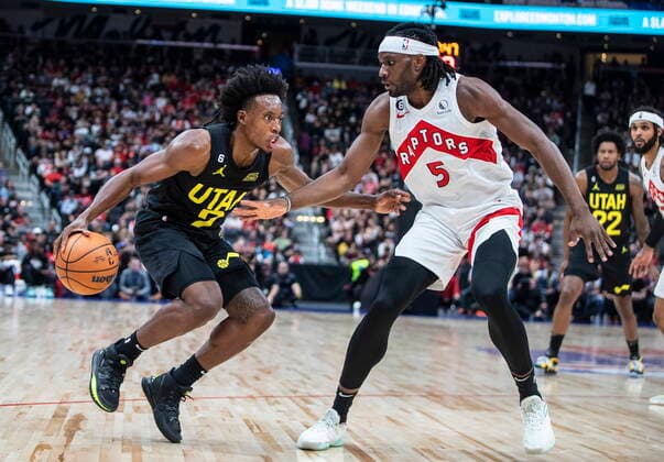 Sport Themen der Woche KW39 Sport Bilder des Tages October 2, 2022, EDMONTON, AB, CANADA: Utah Jazz s Collin Sexton (2) tries to get past Toronto Raptors Precious Achiuwa (5) during first half pre-season NBA, Basketball Herren, USA action in Edmonton, Alta., on Sunday, Oct 2, 2022. Canada News - October 2, 2022  - ZUMAc35_ 20221002_zaf_c35_073 Copyright: xJasonxFransonx