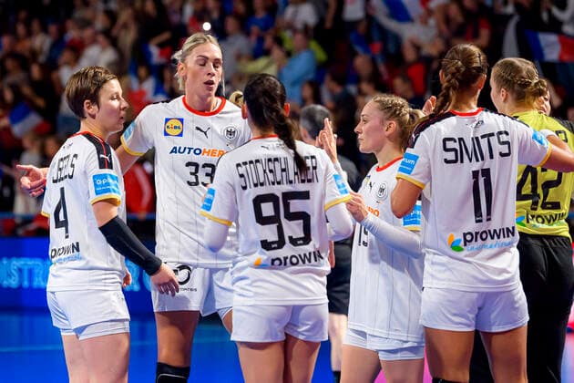 Handball, womens international match France Germany from left Alina Grijseels Germany Dortmund , Luisa Schulze Germany Neckarsulm , Johanna Stockschläder Stockschlaeder Germany Thueringer HC , Maike Schirmer Germany , Xenia Smits Germany Bietigheim dissatisfied disappointed disappointed dejected frustrated, Nancy Palais des Sports Jean Weille France