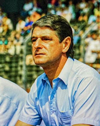 From friendly match one of the first after the opening of the zonal border Hannover 96 Green White Leipzig 5 2 on 21 07 1990 In photo GW coach Hans Bert Matoul
