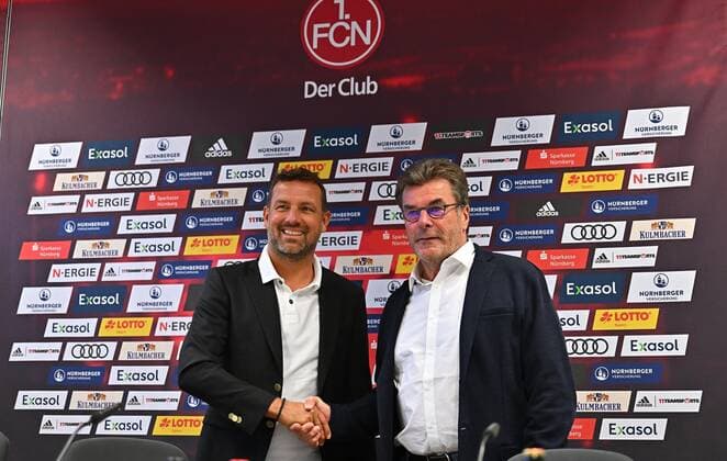 Sport Themen der Woche KW40 Sport Bilder des Tages 04.10.2022 - 1. FC Nürnberg Nuernberg FCN Club - Medientermin - Vorstellung des neuen Trainers Markus Weinzierl - - Markus Weinzierl (Trainer Cheftrainer 1. FC Nürnberg FCN ) Dieter Hecking ( Vorstand 1. FC Nürnberg FCN ) Handschlag Handshake *** 04 10 2022 1 FC Nuremberg FCN club media appointment introduction of new coach Markus Weinzierl Markus Weinzierl coach head coach 1 FC Nuremberg FCN Dieter Hecking board of directors sports 1 FC Nuremberg FCN handshake handshake