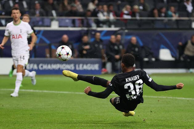04 10 2022 xjfx football Champions League Group D Eintracht Frankfurt Tottenham Hotspur emspor, v l , goal shot Ansgar Knauff Eintracht Frankfurt DFL DFB REGULATES PROHIBIT ANY USE OF PHOTOGRAPHS as IMAGE SEQUENCES and or QUASI VIDEO Copyright: JoaquimxFerreira