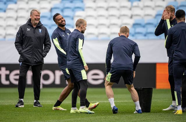 MALMÖ 2022 10 05 MFFs coach Åge Haride, Isaac Kiese Thelin and Ola Toivonen at Wednesdays training at Malmö Stadium before the UEFA Europa League match against Union Berlin MALMÖ SWEDEN x50090x,  Copyright: xJohanxNilsson TTx MALMÖ FF TRÄNING EL