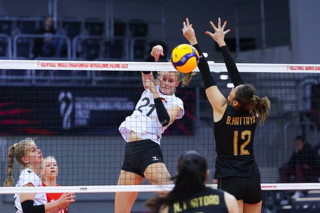 Sport Themen der Woche KW40 Sport Bilder des Tages Volleyball, WM, Frauen, Thailand - Deutschland LODZ 05.10.2022 MISTRZOSTWA SWIATA W SIATKOWCE KOBIET FAZA 2 GRUPOWA GRUPA F: TAJLANDIA - NIEMCY --- FIVB VOLLEYBALL WOMENS World Championship, WM, Weltmeisterschaft 2022 GROUP F MATCH: THAILAND - GERMANY CAMILLA WEITZEL FOT. ANNA KLEPACZKO FOTOPYK NEWSPIX.PL --- Newspix.pl  221005LUM032
