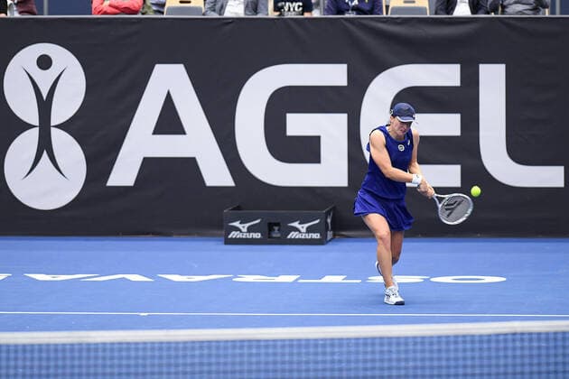 05.10.2022 OSTRAWA ( CZECH REPUBLIC ) TENIS ZIEMNY ( TENNIS ) WTA, Tennis Damen AGEL OPEN OSTRAVA 2022 - TURNIEJ WTA 500 - 1 8 FINALU - ROUND OF 16 MECZ IGA SWIATEK VS. AJLA TOMLJANOVIC ( GAME ) NZ IGA SWIATEK SYLWETKA FOTO MICHAL STANCZYK CYFRASPORT NEWSPIX.PL --- Newspix.pl  20221005CSMS0011