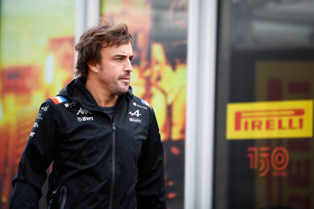 ALONSO Fernando (spa), Alpine F1 Team A522, portrait Pirelli during the Formula 1 Honda Japanese Grand Prix 2022, 18th round of the 2022 FIA Formula One World Championship, WM, Weltmeisterschaft from October 7 to 9, 2022 on the Suzuka International Racing Course, in Suzuka, Mie Prefecture, Japan - F1 - JAPANESE GRAND PRIX 2022 DPPI Panoramic  00122041__V2_5344