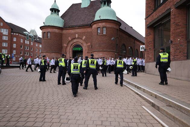 MALMÖ 20221006 Riots with Berlin fans outside the municipal hall in Malmö before tonights football match in the Europa League between Malmö FF and Union Berlin Malmö Sweden x10600x,  Copyright: xAndreasxHillergren TTx KRAVALLER MALMÖ FOTBOLL